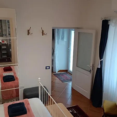 La Graziosa Dorata Indipendente 2 Persone Parcheggio Gratuito Lerici