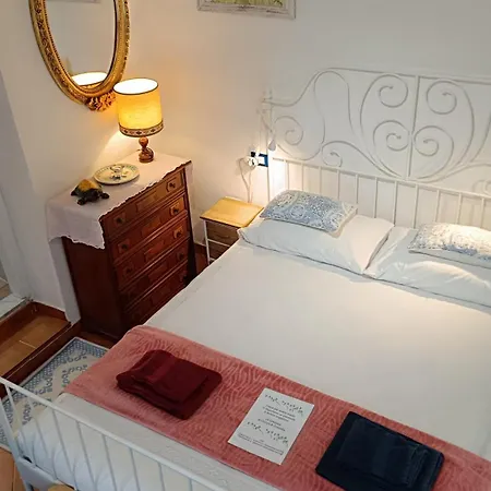 La Graziosa Dorata Indipendente 2 Persone Parcheggio Gratuito Bed & Breakfast