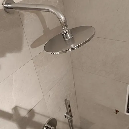 ベッド・アンド・ブレックファスト La Graziosa In Wifi Parcheggio Gratuito Self Check-in Zona Guercio